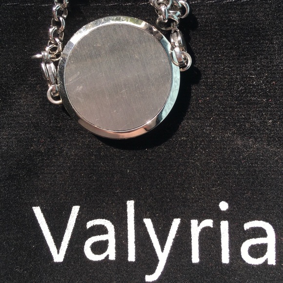 Essential Oil Diffuser Bracelet - Picture 2 of 3